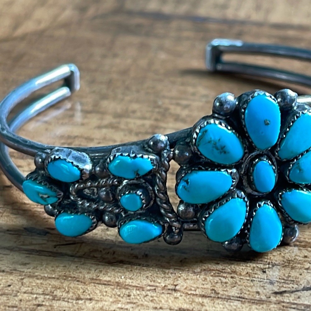 Vintage ZUNI TRIBE Turquoise Cuff Bracelet | small wrist - Picture 2 of 9